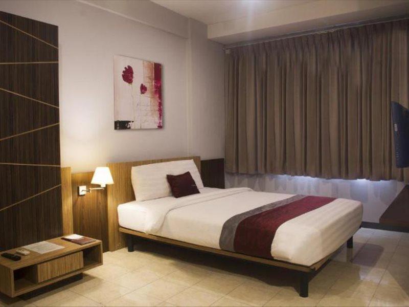 Valore Hotel Cimahi Екстериор снимка