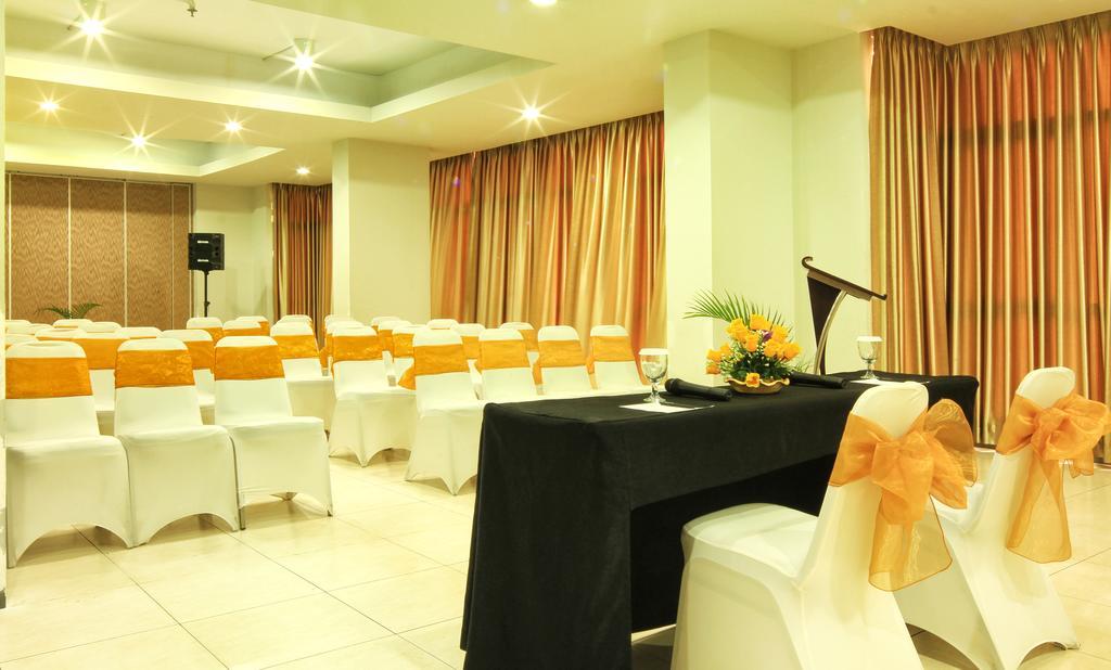 Valore Hotel Cimahi Екстериор снимка
