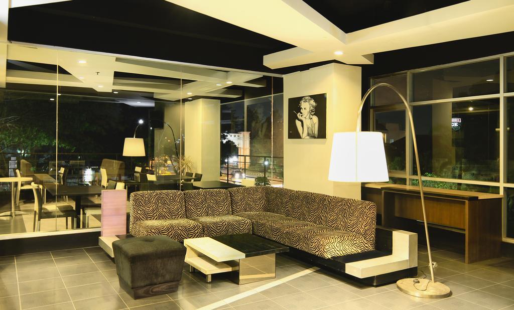 Valore Hotel Cimahi Екстериор снимка