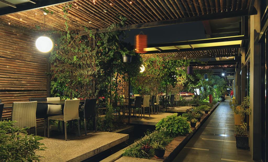 Valore Hotel Cimahi Екстериор снимка
