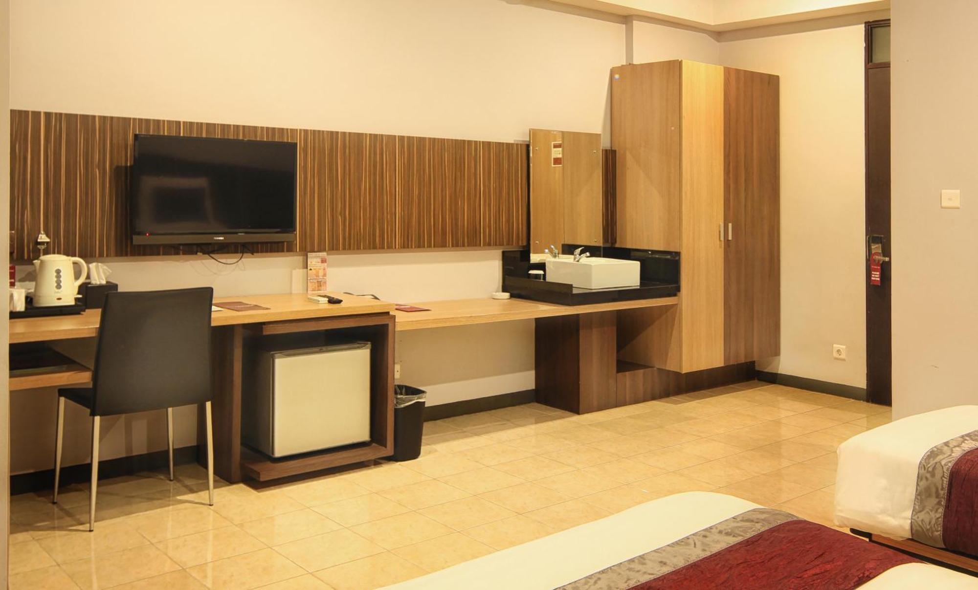 Valore Hotel Cimahi Екстериор снимка