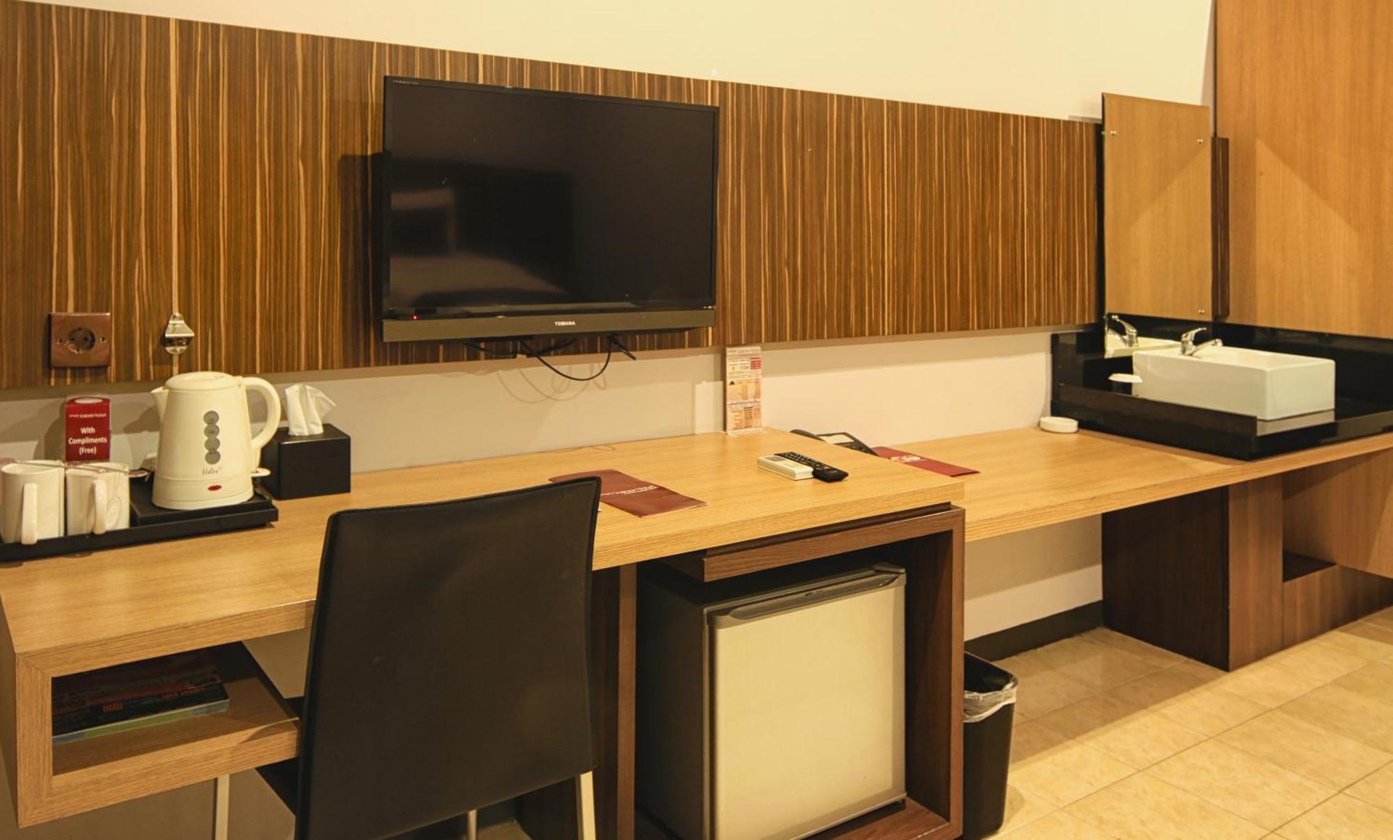 Valore Hotel Cimahi Екстериор снимка